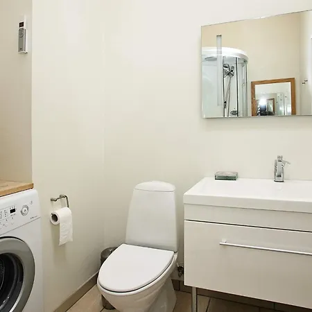 8 Person In Albaek-by Traum *