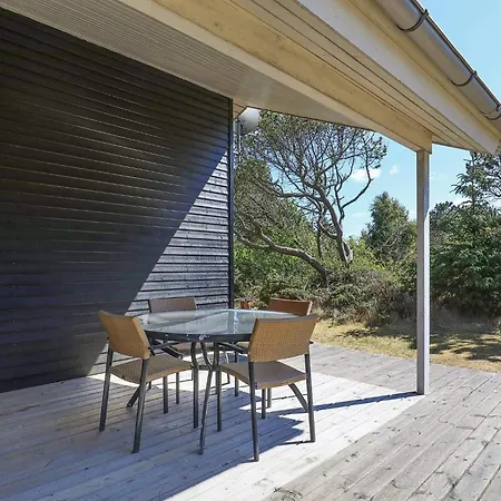 8 Person In Albaek-by Traum