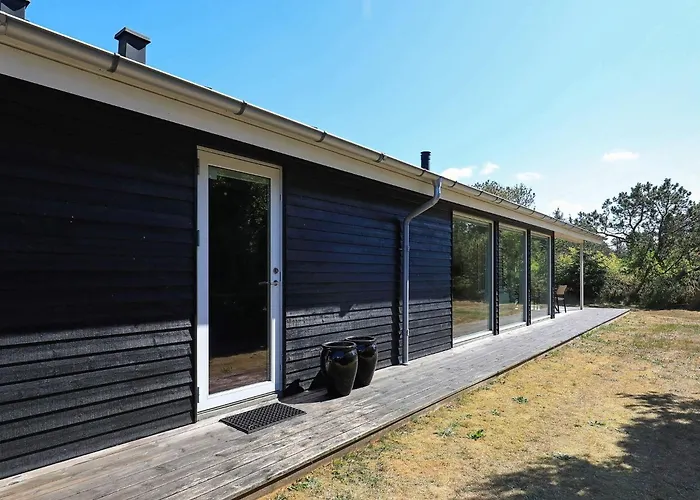 8 Person In Albaek-by Traum *